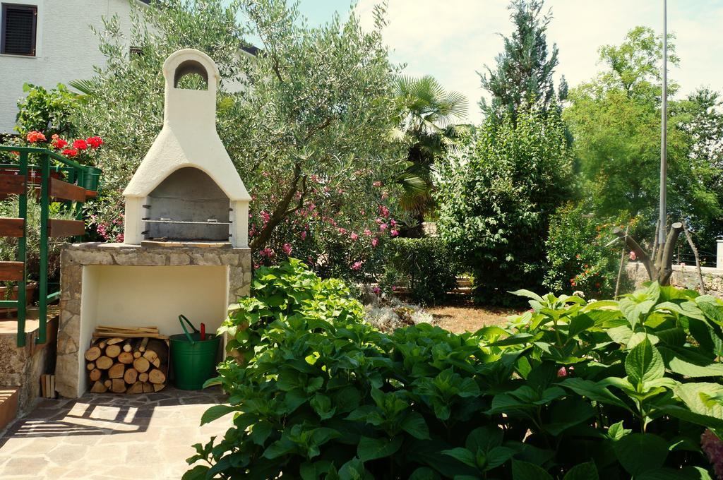 Studio And Apartment Nadia With Garden بوريتش الغرفة الصورة