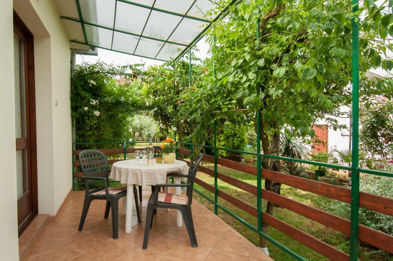 Studio And Apartment Nadia With Garden بوريتش المظهر الخارجي الصورة